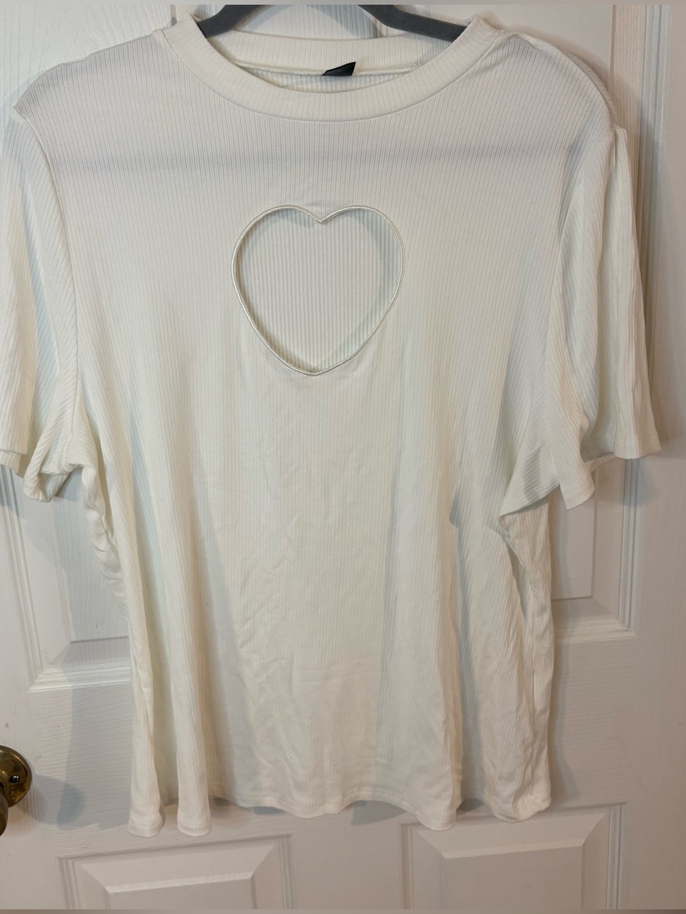 SHEIN Curve White Ribbed Short Sleeve Top with Heart Cutout